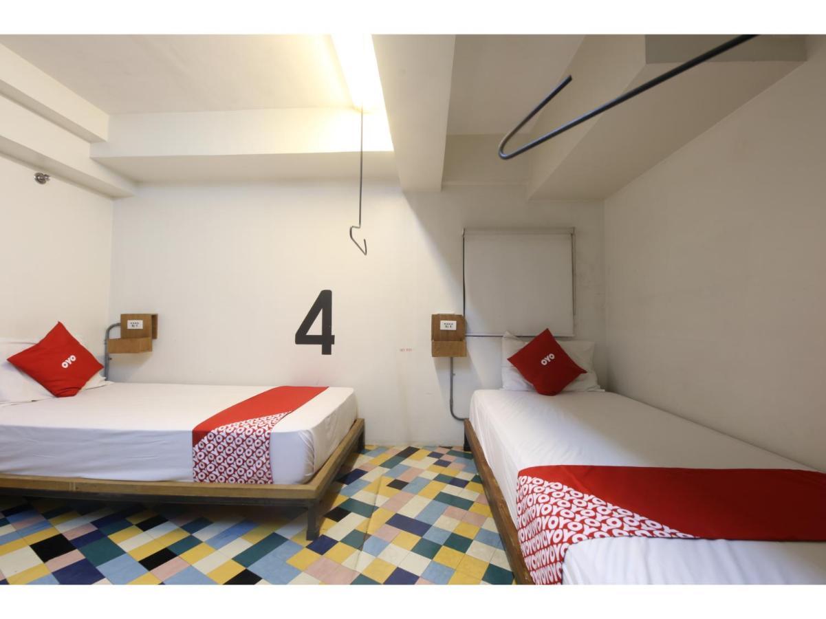 OYO 866 Junction Hostels Manila Exterior foto